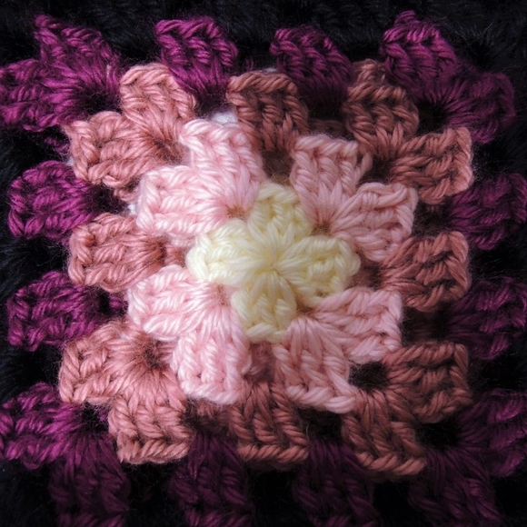 Granny Square Drawstring Pouch - Picture 5 of 10